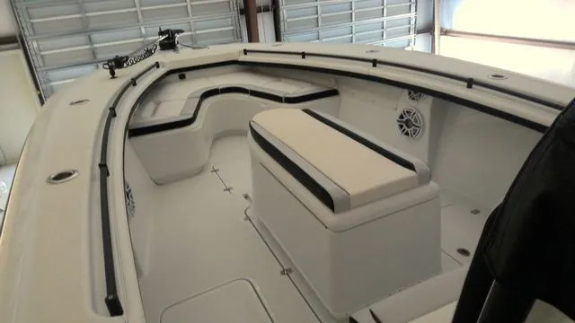 Slide: The Image of Yellowfin 36 Offshore 2023 - 14