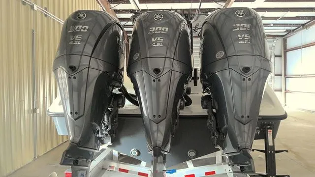 Slide: The Image of Yellowfin 36 Offshore 2023 - 2