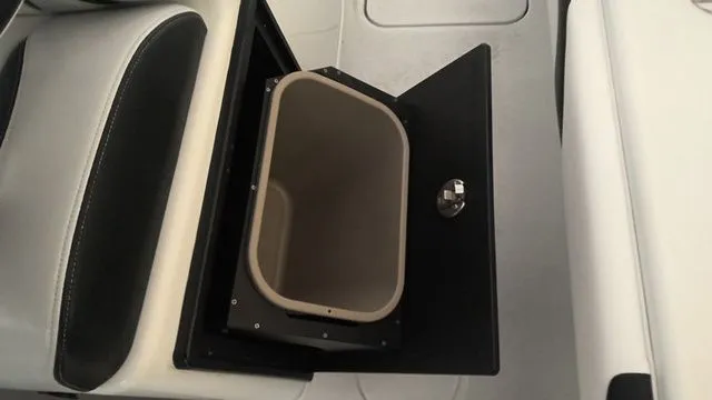 Slide: The Image of Yellowfin 36 Offshore 2023 - 22