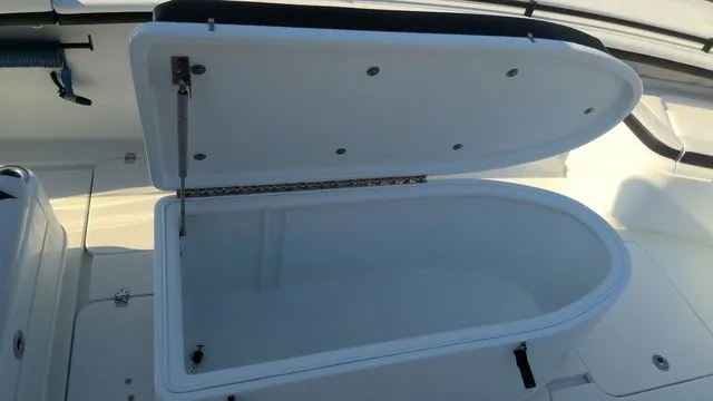 Slide: The Image of Yellowfin 36 Offshore 2023 - 27