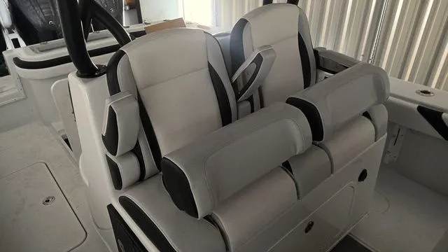 Slide: The Image of Yellowfin 36 Offshore 2023 - 8