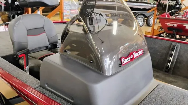 Slide: The Image of Tracker Bass Tracker Classic XL 2026 - 21