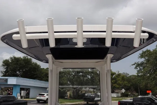 Slide: The Image of Yamaha 255 FSH SPORT E-YACHT BLUE-ALUMINUM 2025 - 12