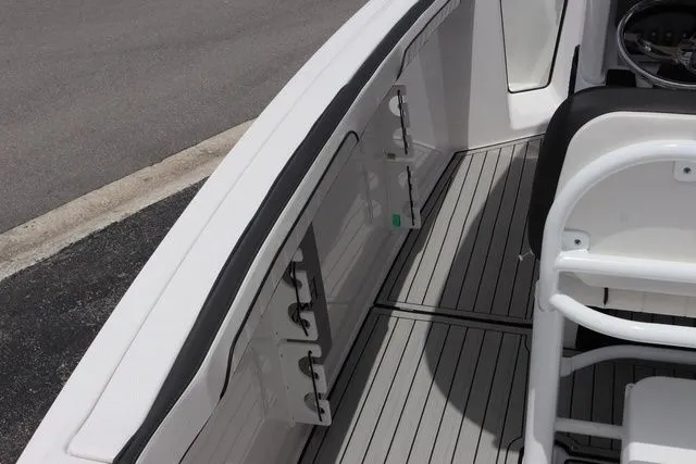 Slide: The Image of Yamaha 255 FSH SPORT E-YACHT BLUE-ALUMINUM 2025 - 13