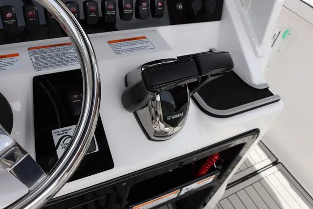 Slide: The Image of Yamaha 255 FSH SPORT E-YACHT BLUE-ALUMINUM 2025 - 19