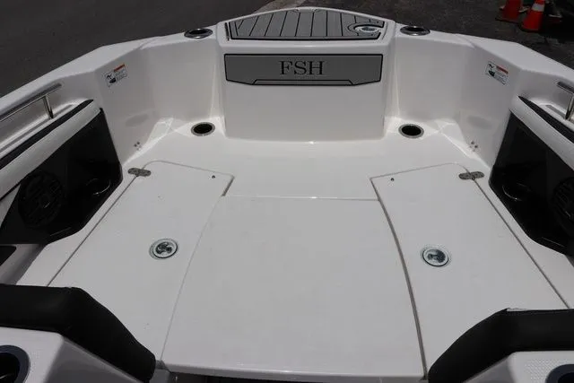 Slide: The Image of Yamaha 255 FSH SPORT E-YACHT BLUE-ALUMINUM 2025 - 23