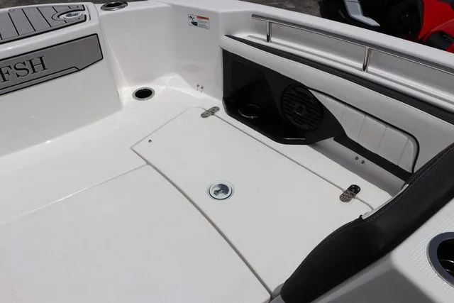 Slide: The Image of Yamaha 255 FSH SPORT E-YACHT BLUE-ALUMINUM 2025 - 24