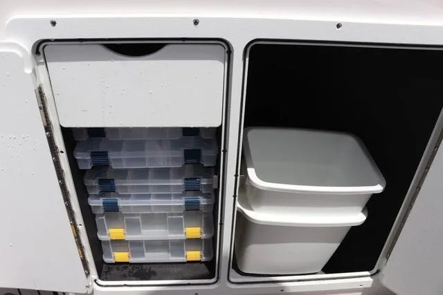 Slide: The Image of Yamaha 255 FSH SPORT E-YACHT BLUE-ALUMINUM 2025 - 27