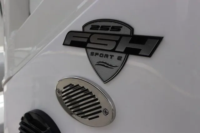 Slide: The Image of Yamaha 255 FSH SPORT E-YACHT BLUE-ALUMINUM 2025 - 29