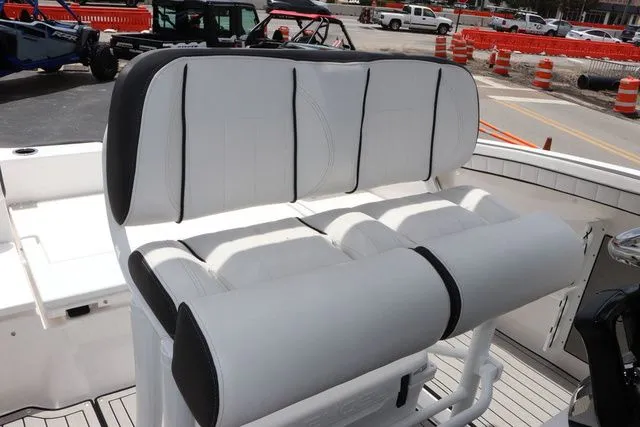 Slide: The Image of Yamaha 255 FSH SPORT E-YACHT BLUE-ALUMINUM 2025 - 30