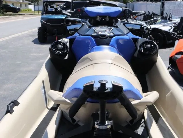 Slide: The Image of Sea-Doo Wake 2025 - 10