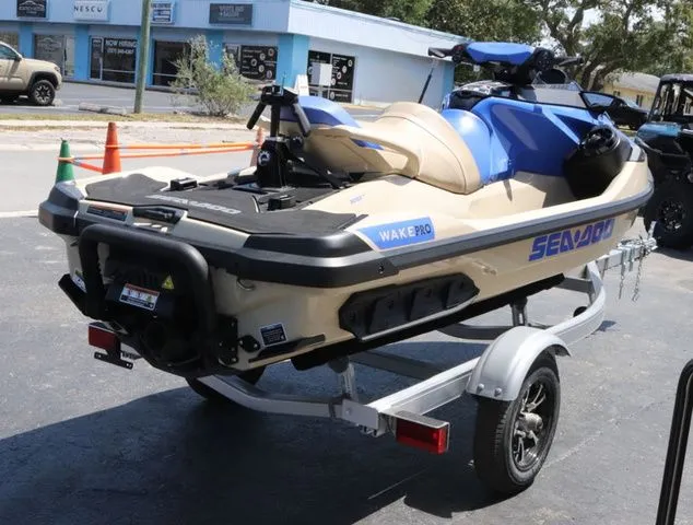 Slide: The Image of Sea-Doo Wake 2025 - 5