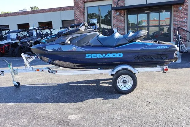 Slide: The Image of Sea-Doo GTX 170 2025 - 3