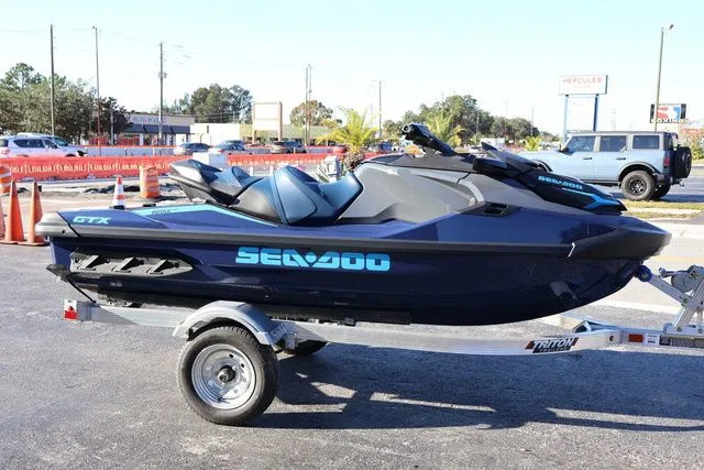 Slide: The Image of Sea-Doo GTX 170 2025 - 7