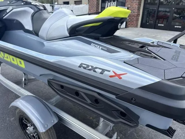 Slide: The Image of Sea-Doo RXT-X 2025 - 5