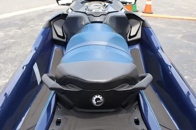 Slide: The Image of Sea-Doo GTX 230 2025 - 13