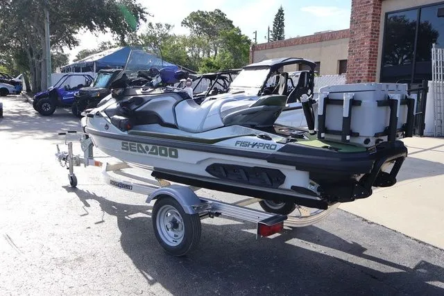 Slide: The Image of Sea-Doo FISH PRO 2025 - 4