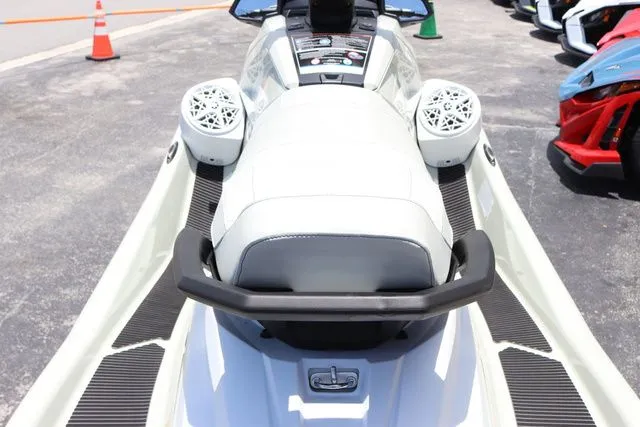 Slide: The Image of Yamaha VX CRUISER HO W/AUDIO-PEARL/MINT 2025 - 12