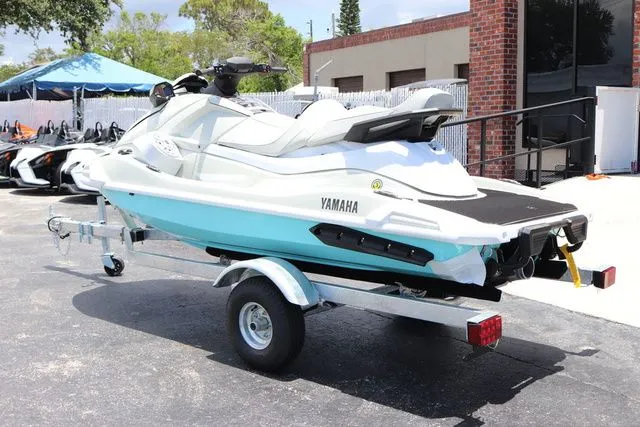 Slide: The Image of Yamaha VX CRUISER HO W/AUDIO-PEARL/MINT 2025 - 4