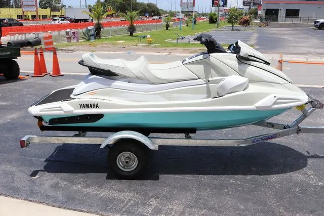 Slide: The Image of Yamaha VX CRUISER HO W/AUDIO-PEARL/MINT 2025 - 7