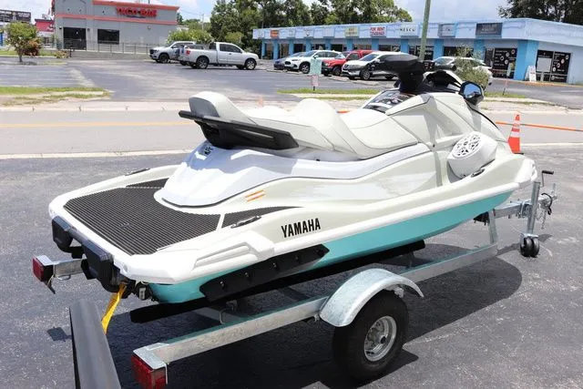 Slide: The Image of Yamaha VX CRUISER HO W/AUDIO-PEARL/MINT 2025 - 5