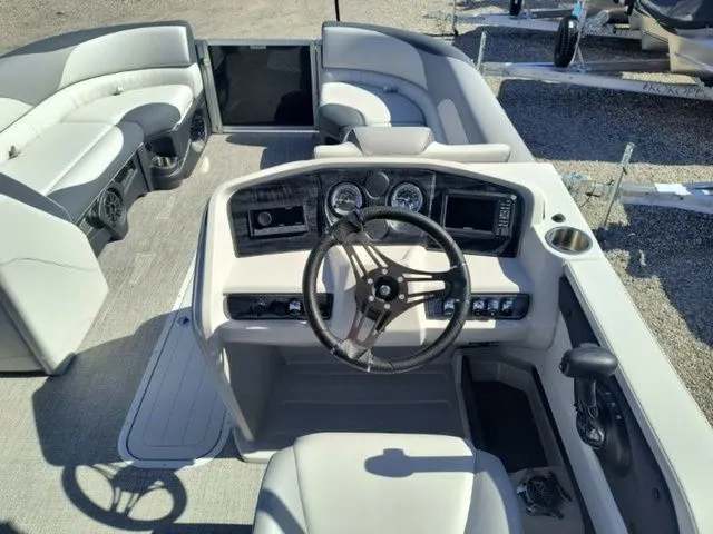 Slide: The Image of Avalon LSZ Cruise Rear Bench 23 FT 2025 - 10