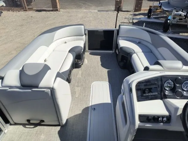 Slide: The Image of Avalon LSZ Cruise Rear Bench 23 FT 2025 - 13