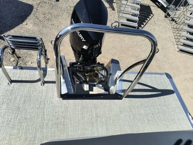 Slide: The Image of Avalon LSZ Cruise Rear Bench 23 FT 2025 - 17