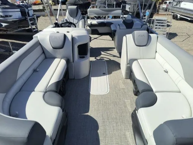 Slide: The Image of Avalon LSZ Cruise Rear Bench 23 FT 2025 - 5