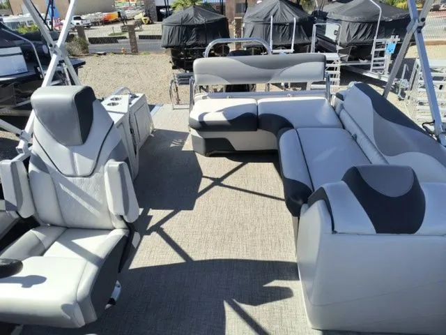 Slide: The Image of Avalon LSZ Cruise Rear Bench 23 FT 2025 - 7