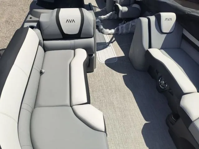 Slide: The Image of Avalon Catalina Quad Lounger 25 FT 2025 - 10