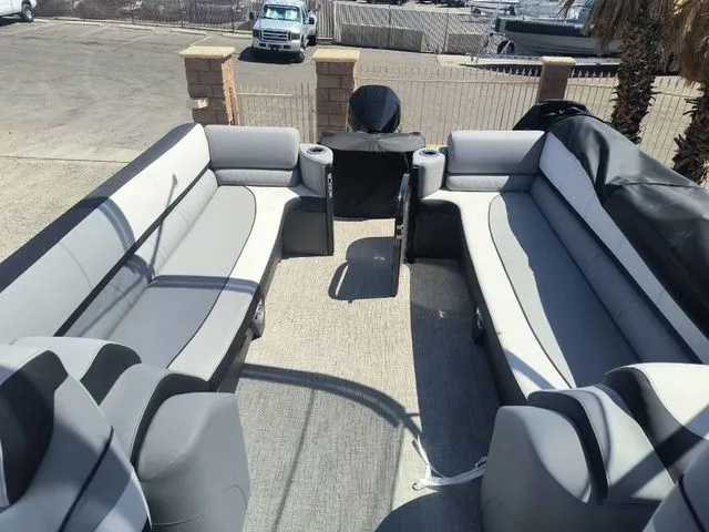 Slide: The Image of Avalon Catalina Quad Lounger 25 FT 2025 - 11