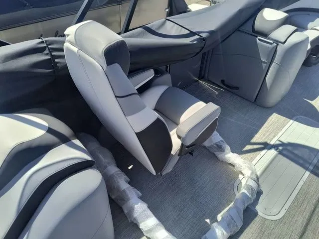 Slide: The Image of Avalon Catalina Quad Lounger 25 FT 2025 - 16