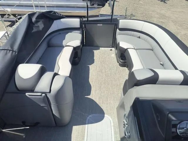 Slide: The Image of Avalon Catalina Quad Lounger 25 FT 2025 - 17