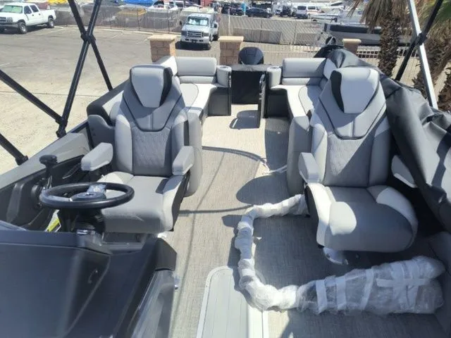 Slide: The Image of Avalon Catalina Quad Lounger 25 FT 2025 - 19