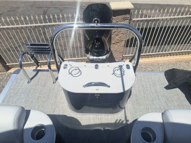 Slide: The Image of Avalon Catalina Quad Lounger 23 FT 2025 - 12