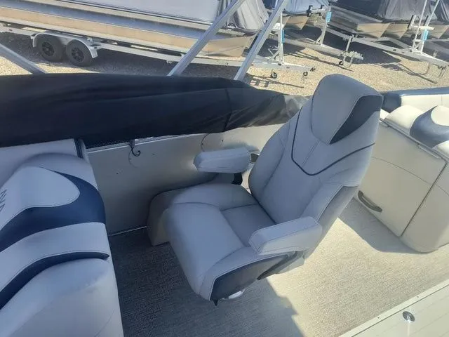 Slide: The Image of Avalon Catalina Quad Lounger 23 FT 2025 - 17