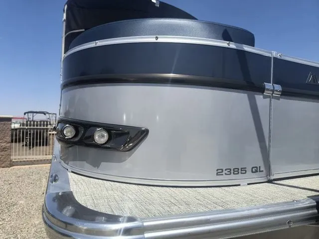 Slide: The Image of Avalon Catalina Quad Lounger 23 FT 2025 - 5