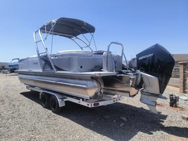 Slide: The Image of Tahoe LTZ Entertainer 25 FT 2025 - 19