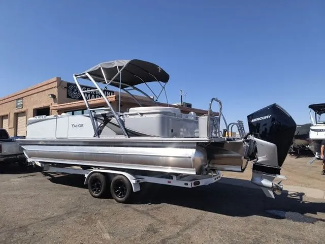 Slide: The Image of Tahoe LTZ Entertainer 25 FT 2025 - 3