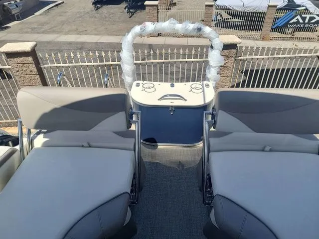 Slide: The Image of Tahoe LTZ Quad Lounger Shift 23 FT 2025 - 20