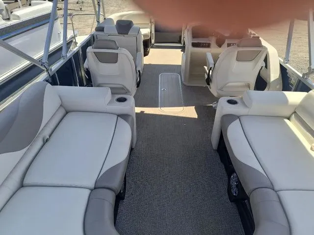 Slide: The Image of Tahoe LTZ Quad Lounger Shift 23 FT 2025 - 25