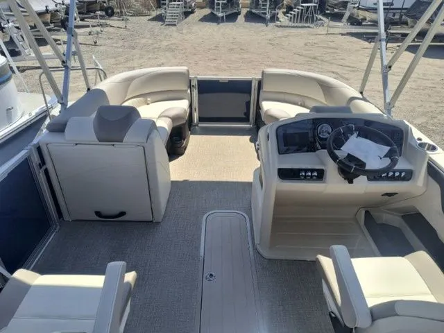 Slide: The Image of Tahoe LTZ Quad Lounger Shift 23 FT 2025 - 26