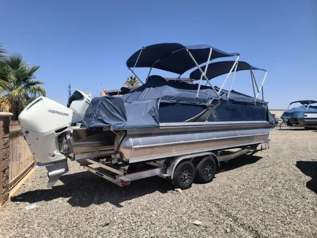 Slide: The Image of Tahoe LTZ Quad Lounger Shift 23 FT 2025 - 3