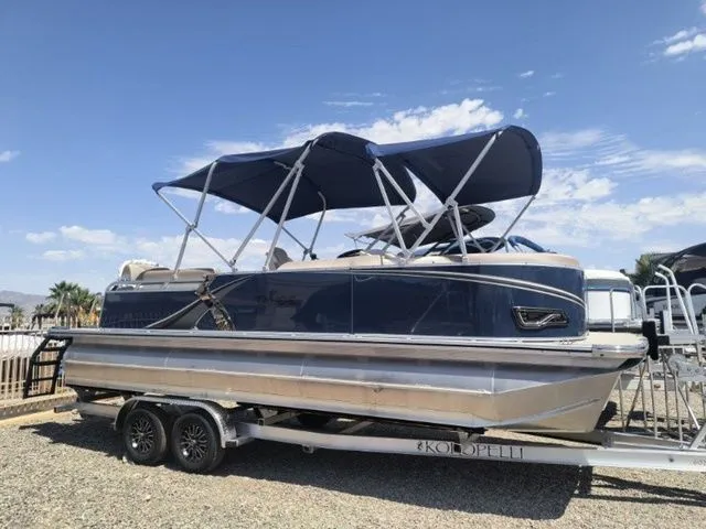 Slide: The Image of Tahoe LTZ Quad Lounger Shift 23 FT 2025 - 4