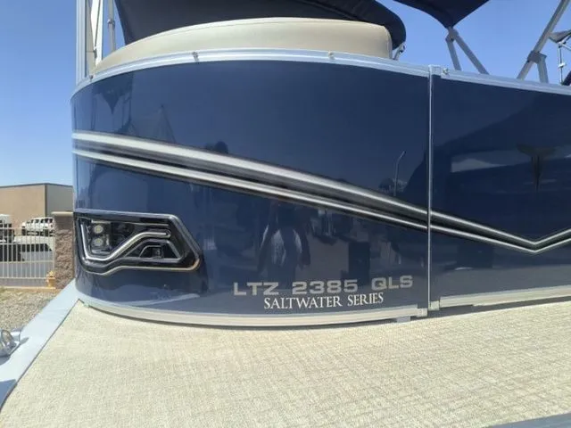 Slide: The Image of Tahoe LTZ Quad Lounger Shift 23 FT 2025 - 5