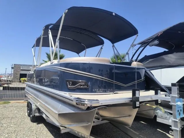 Slide: The Image of Tahoe LTZ Quad Lounger Shift 23 FT 2025 - 6