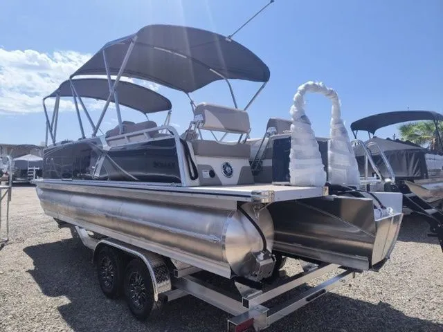 Slide: The Image of Tahoe LTZ Quad Lounger Shift 23 FT 2025 - 9