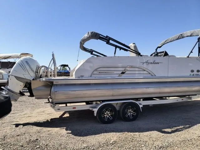 Slide: The Image of Avalon Ambassador Rear J Lounge - 25' 2018 - 11