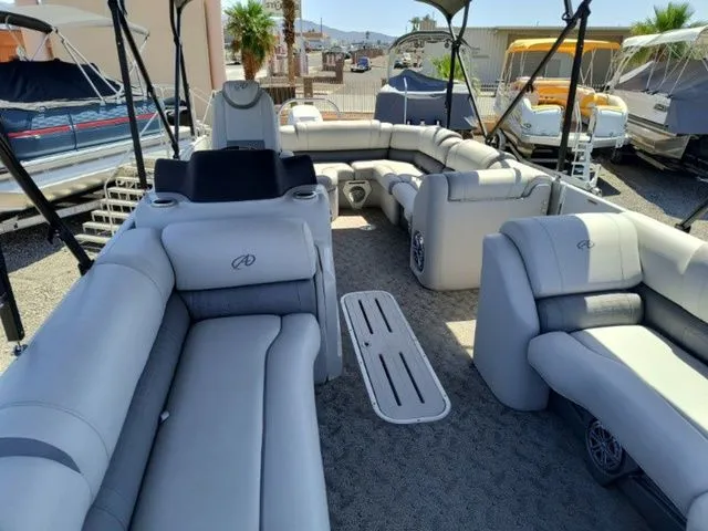 Slide: The Image of Avalon Ambassador Rear J Lounge - 25' 2018 - 15